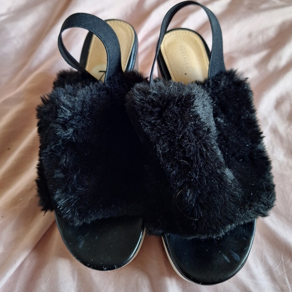 Forever 21 Size 7 Black & White Fluffy Fur Wedges - Picture 1 of 7